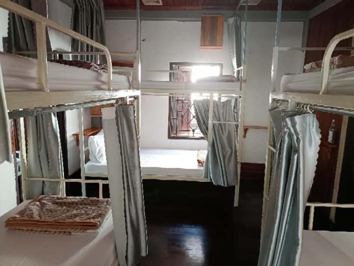 City Backpackers & Travel หลวงพระบาง ภายนอก รูปภาพ